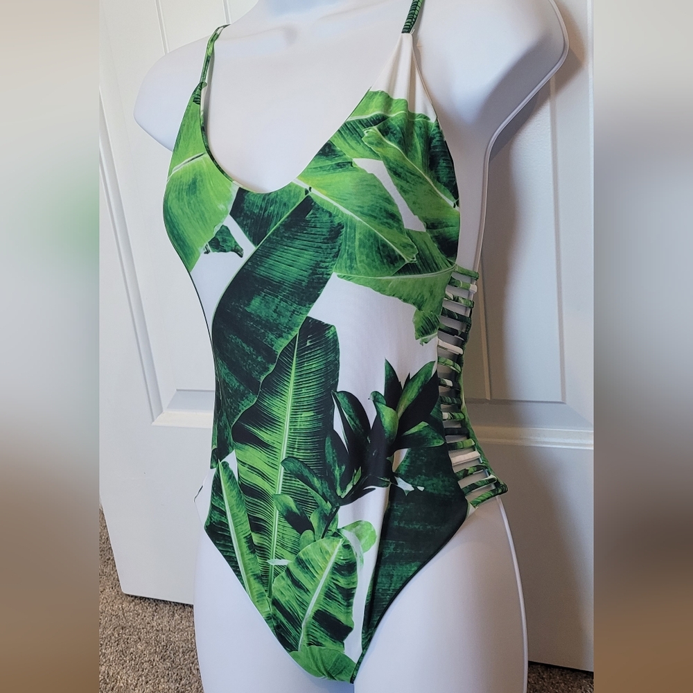 NWT  Stone Fox Swim One piece 🌴